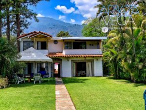 Acogedora casa en el maravilloso lago de Coatepeque